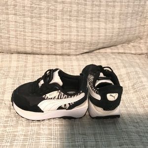 Baby girl puma tennis shoes 3c